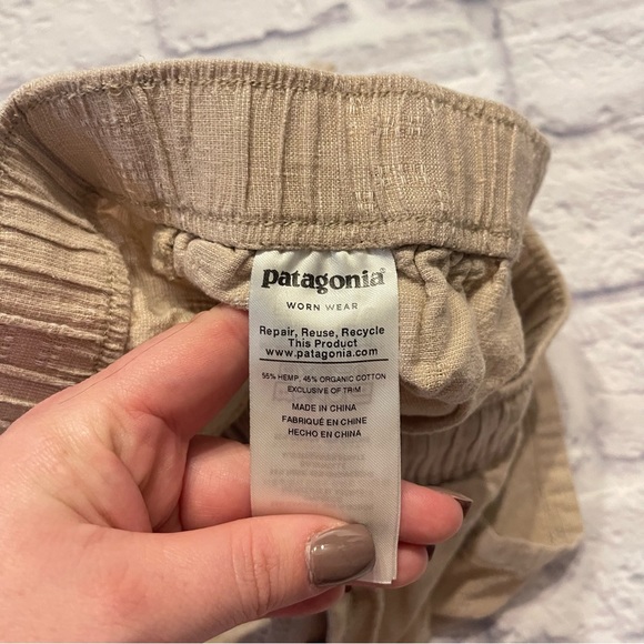 Patagonia “Island Hemp Baggy Shorts” tan casual shorts (medium) - Picture 6 of 6